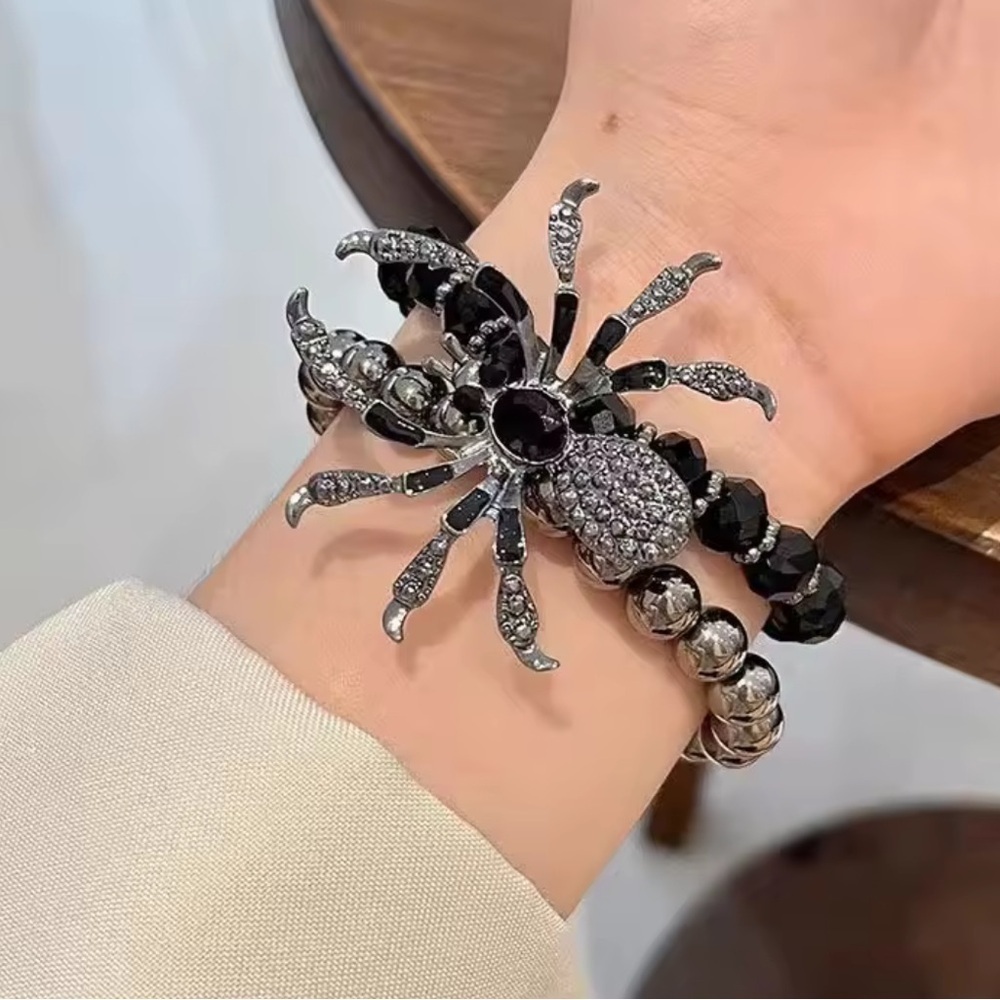 Halloween gothic party adjustable Black Beaded Spider Bracelet - Picture 3 of 9